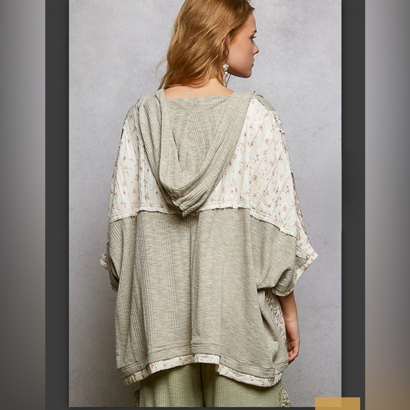 POL GKT622 Star Pattern Tunic in Green and Cream - Picture 2 of 4